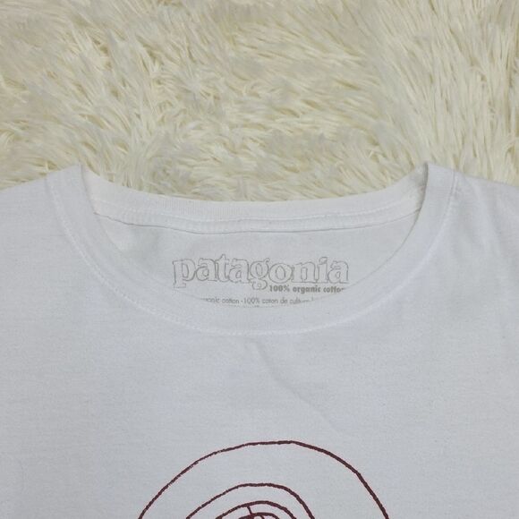 Patagonia White Tee with Artistic Graphic - Picture 3 of 6